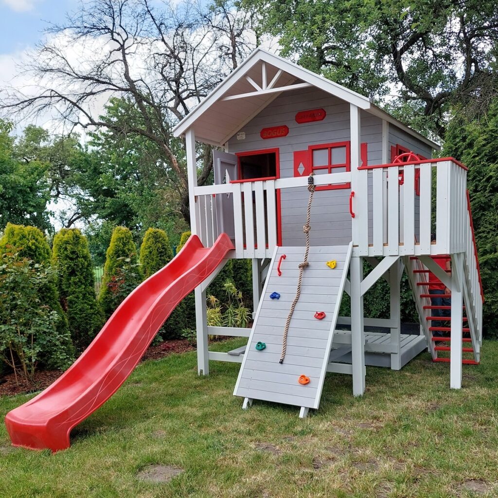 Dětské hřiště opiČÍ jeskynĚ