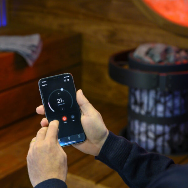 Dřevěná sauna modern kube profi s terasou:prostorem pro vířivku 12