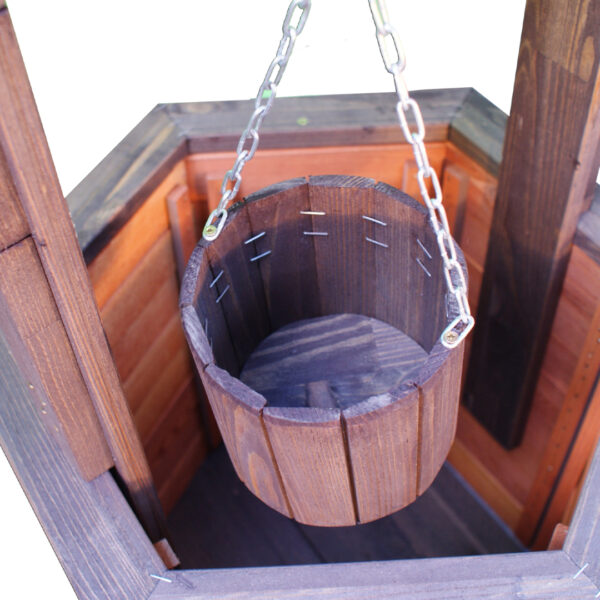 Dřevěná zahradní studna 4