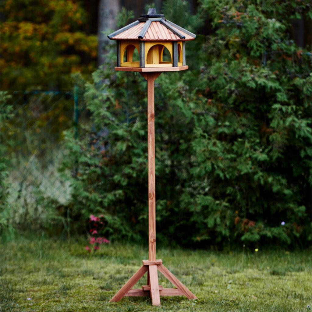 Dřevěné krmítko pro ptáky gazebo 3