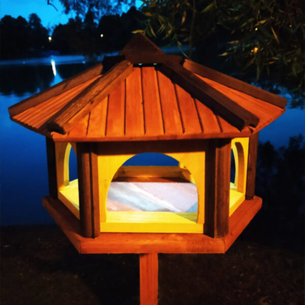 Dřevěné krmítko pro ptáky gazebo 4