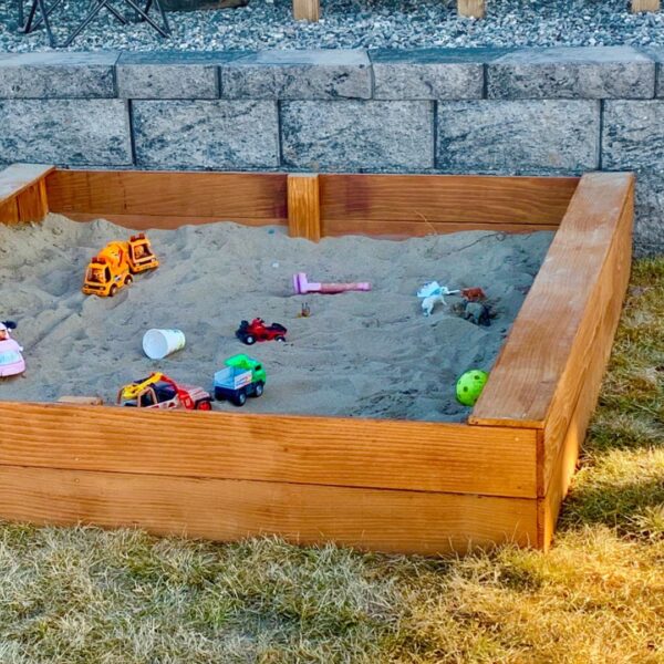 Dřevěné pískoviště s lavičkami 3