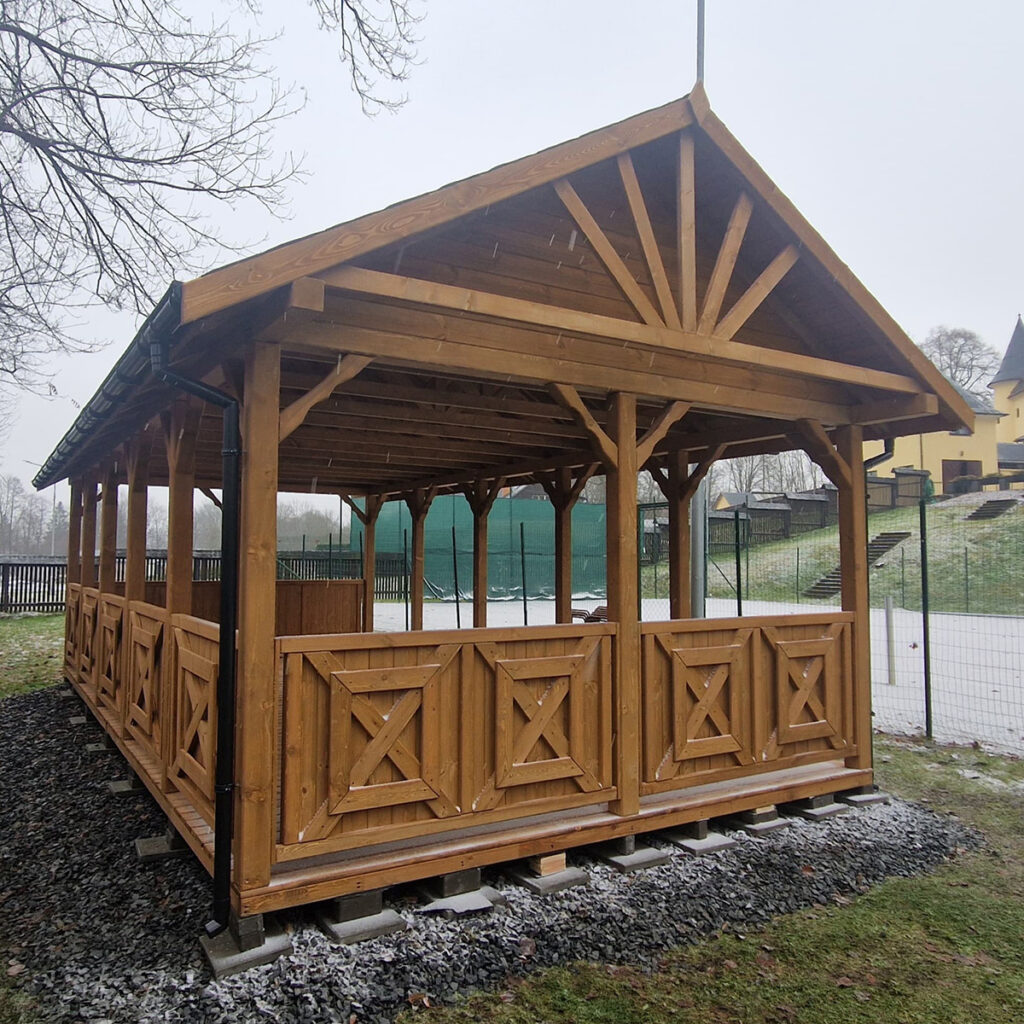 Dřevěný altán čtyřstranný party 2