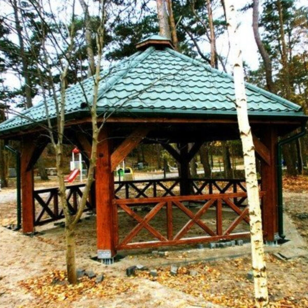 Dřevěný altán šestistranný j s plechovou střechou 1