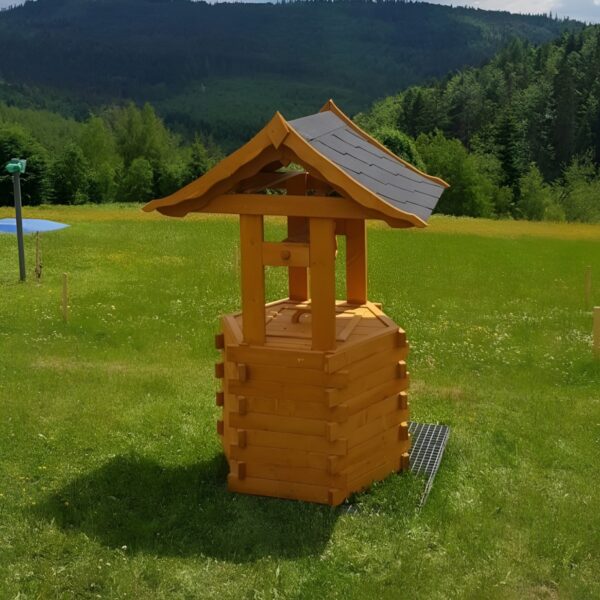 Dřevěný kryt na studnu se střechou basic