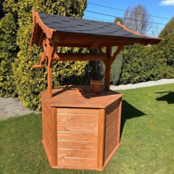 Dřevěný kryt na studnu se střechou klasik