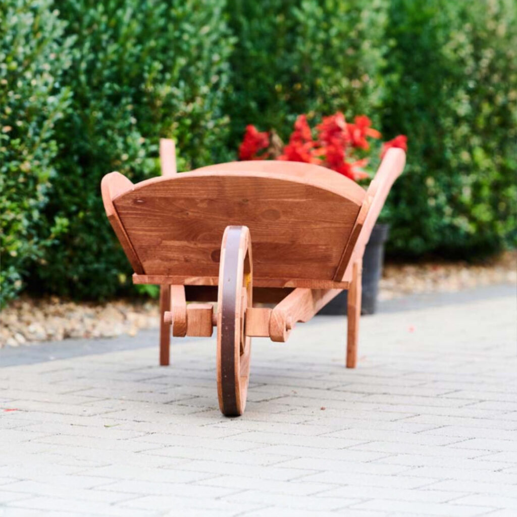 Dřevěný květináč trakaŘ 3