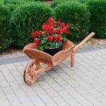 Dřevěný květináč trakaŘ 4