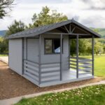 Dřevěný zahradní domek statek s terasou