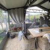 Dřevěný zahradní domek statek s terasou 16
