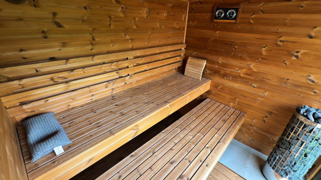 Dřevěná sauna MODERN KUBE - PROFI s odpočívárnou
