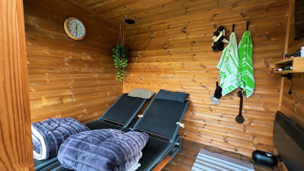 Dřevěná sauna MODERN KUBE - PROFI s odpočívárnou