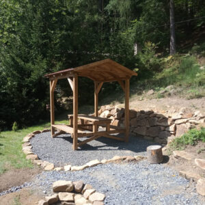 Set zahradního nábytku se střechou 1