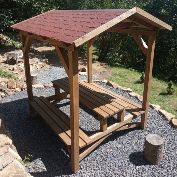 Set zahradního nábytku se střechou