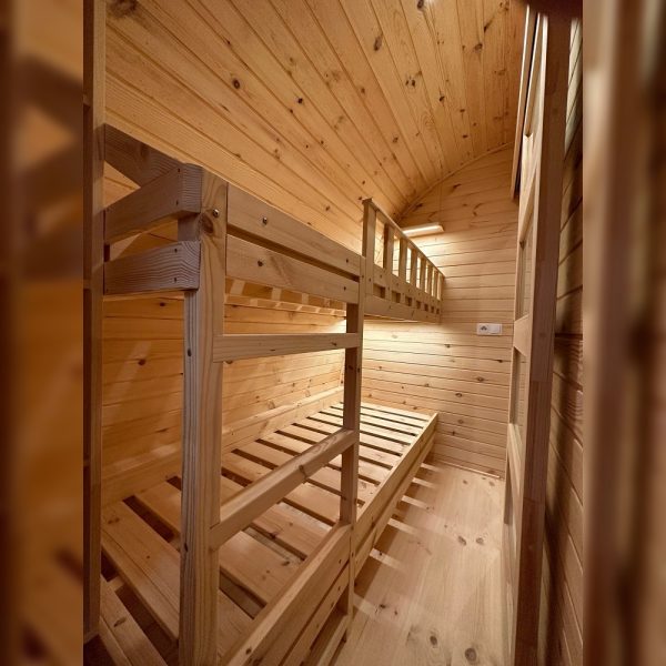 Zateplená kempingová chatka LUXUS s bočním vchodem