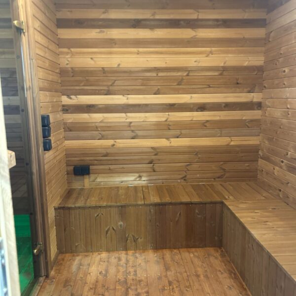 Dřevěná čtvercová sauna RELAX 5,4 m