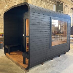 Dřevěná čtvercová sauna s terasou 3 m