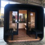 Dřevěná čtvercová sauna s terasou 3 m