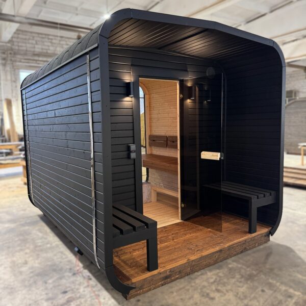 Dřevěná čtvercová sauna s terasou 3 m