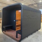 Dřevěná čtvercová sauna s terasou 3 m