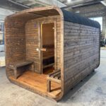 Dřevěná čtvercová sauna s terasou 3 m