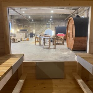 Dřevěná čtvercová sauna s terasou 3 m