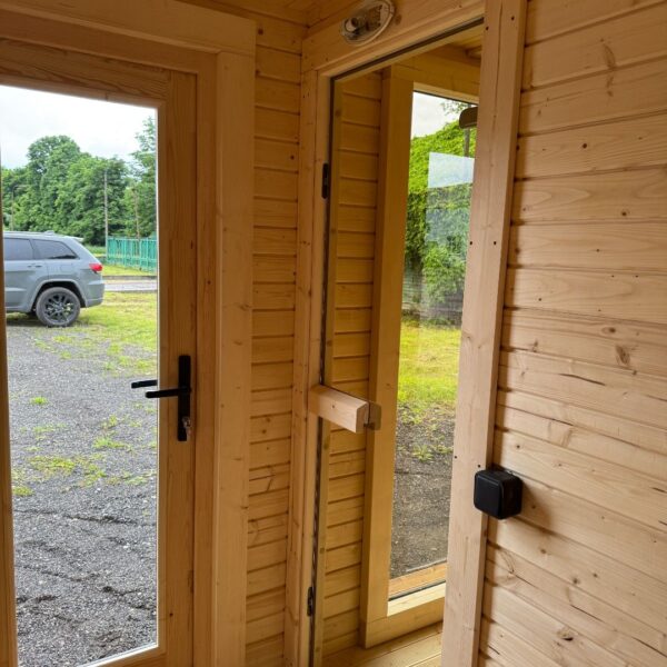 Dřevěná čtvercová sauna Wide RELAX 4 m