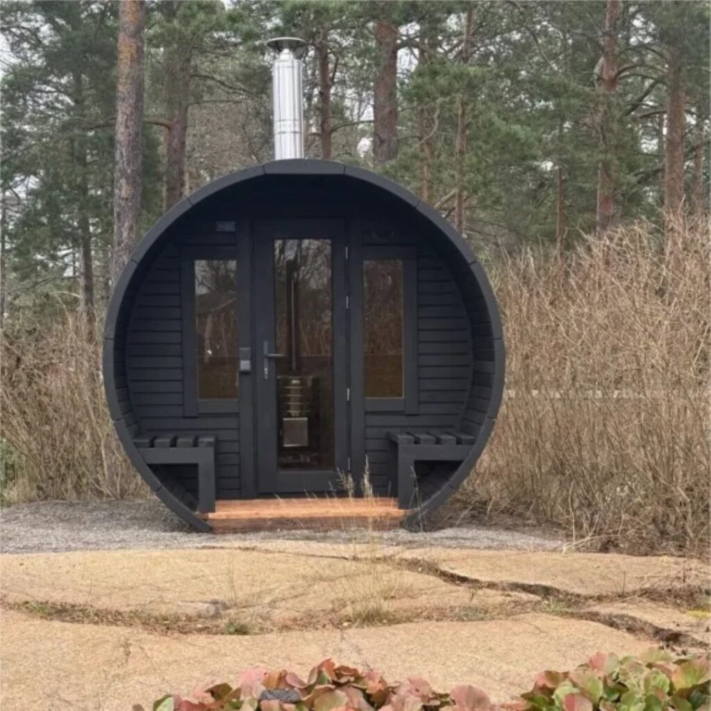 Dřevěná sudová sauna s terasou – 3 m