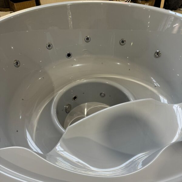 Integrovaná laminátová vířivka