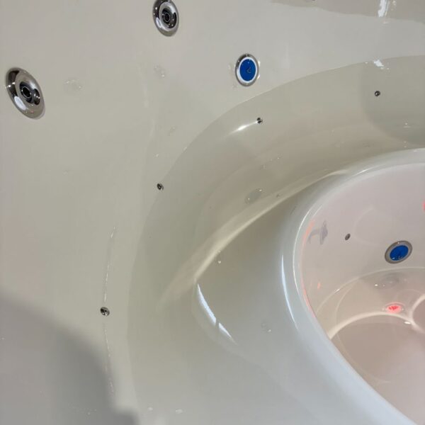 Integrovaná laminátová vířivka