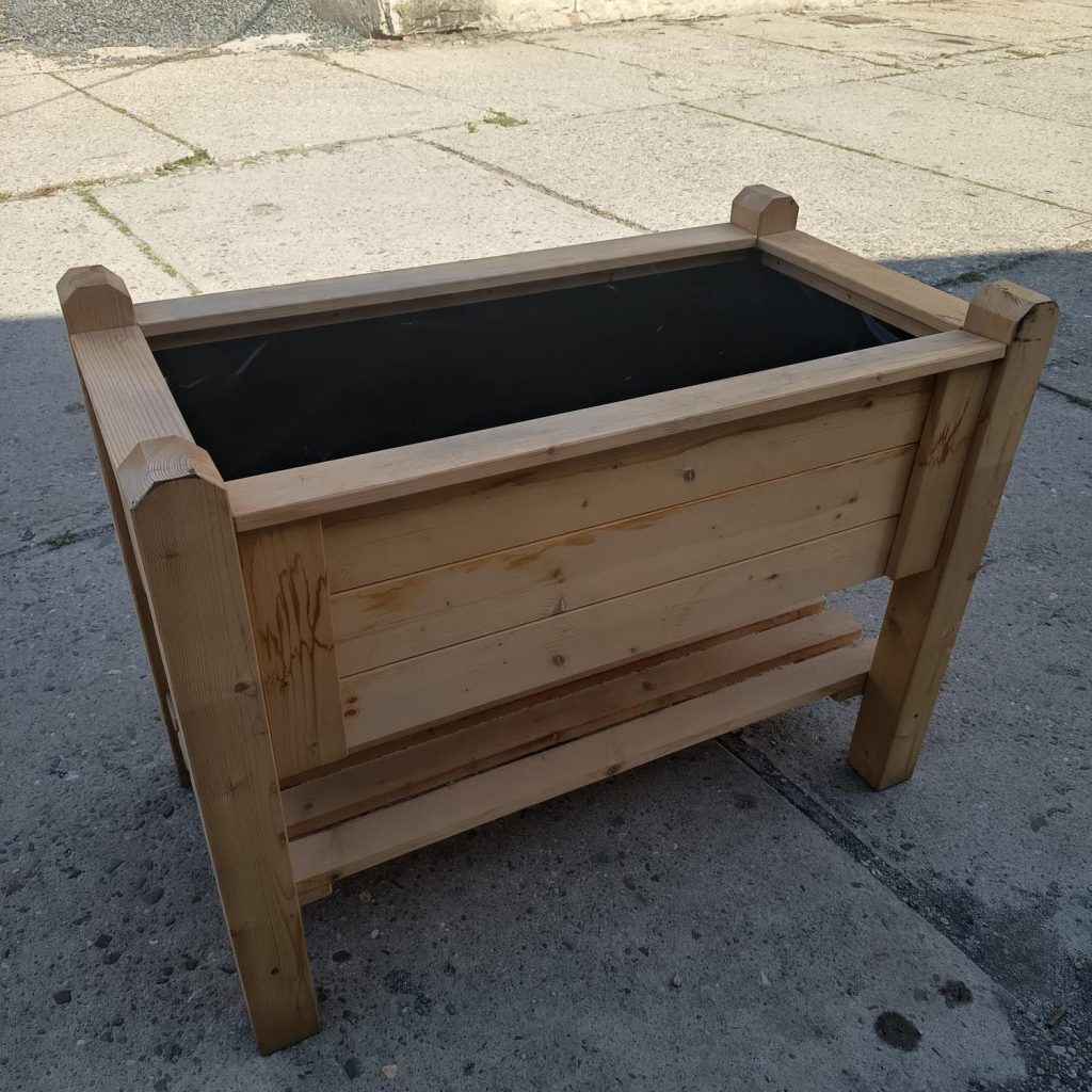 Dřevěný květináč na nožkách 112 × 59 cm  - VÝPRODEJ