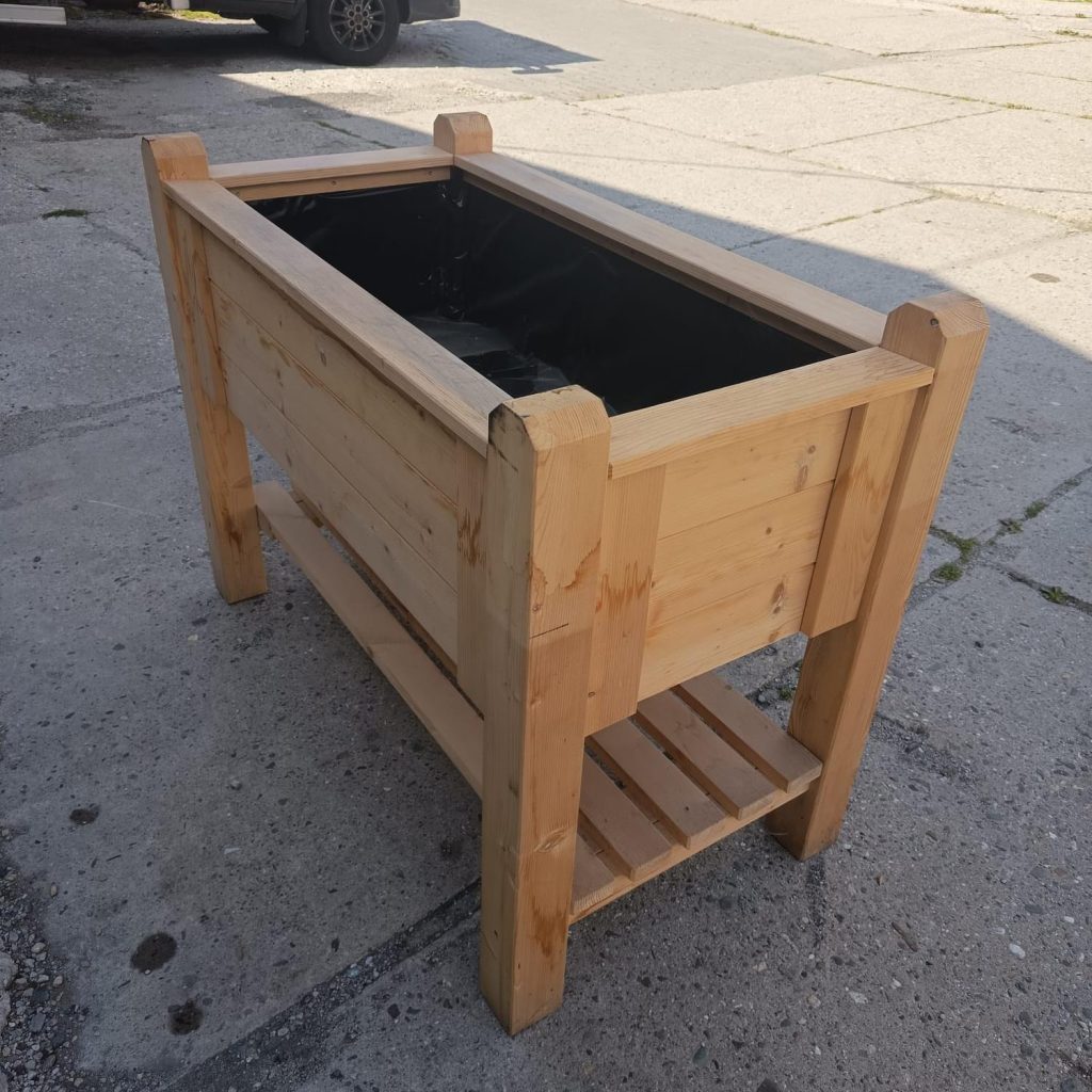 Dřevěný květináč na nožkách 112 × 59 cm  - VÝPRODEJ
