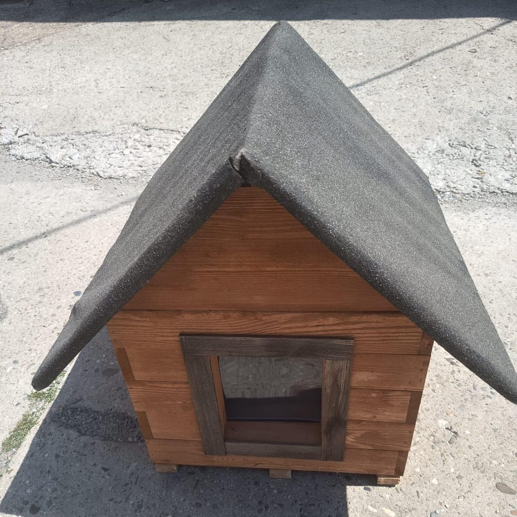 Dřevěná zateplená bouda pro středně velké psy -72x52x75cm kaštan-černá střecha - Výprodej