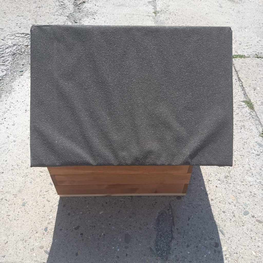 Dřevěná zateplená bouda pro středně velké psy -72x52x75cm kaštan-černá střecha - Výprodej