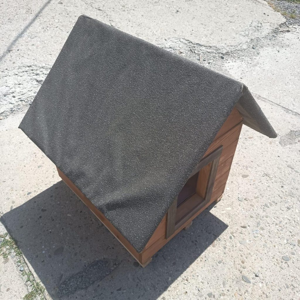 Dřevěná zateplená bouda pro středně velké psy -72x52x75cm kaštan-černá střecha - Výprodej