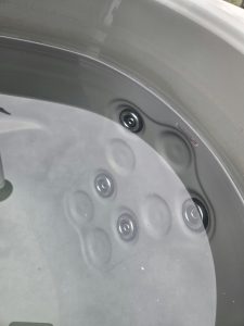 Šedá akrylátová vana s HYDRO tryskami